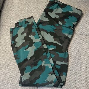 Lululemon Teal & Black Camo Leggings